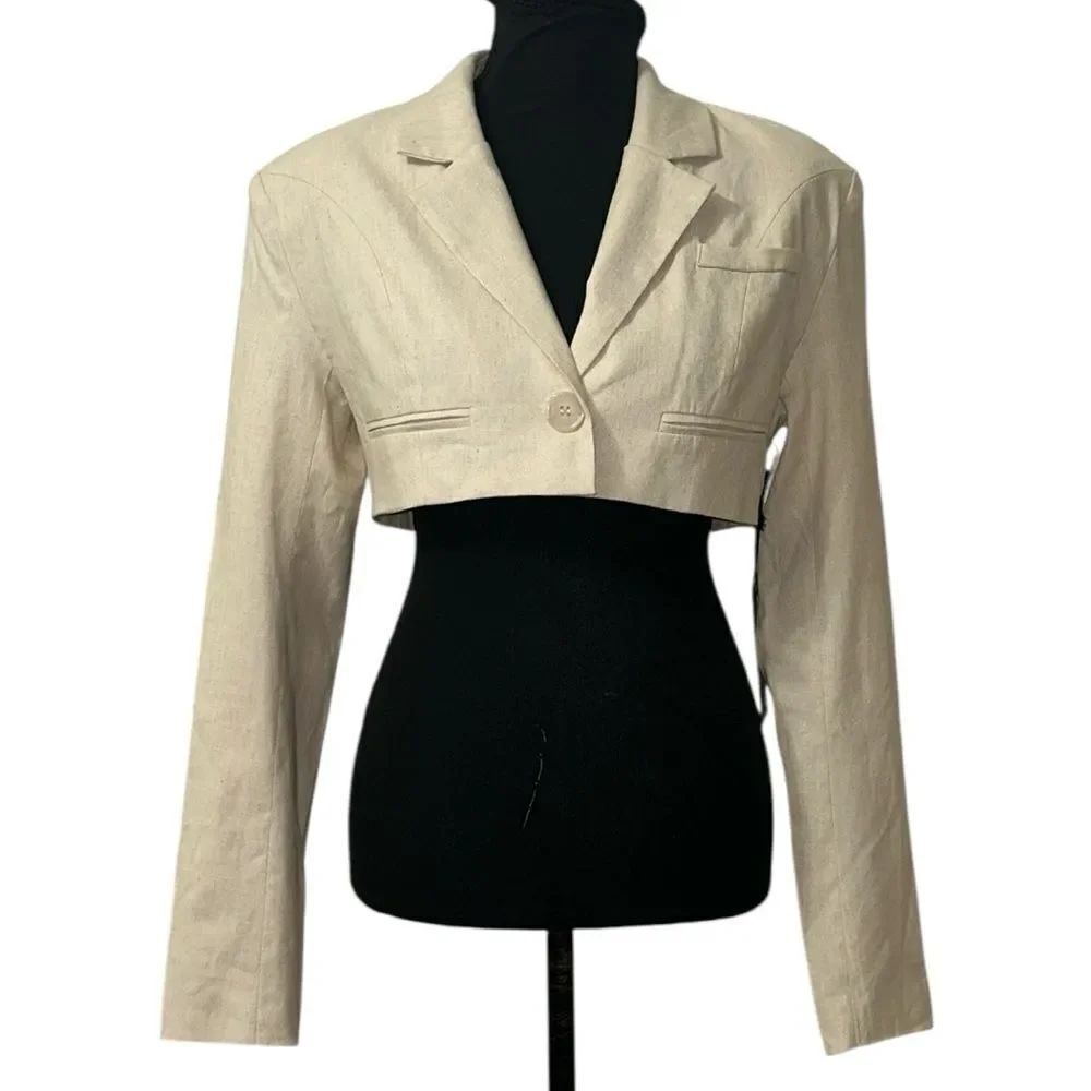 Forever 21 Beige Cropped Blazer(Size Small)